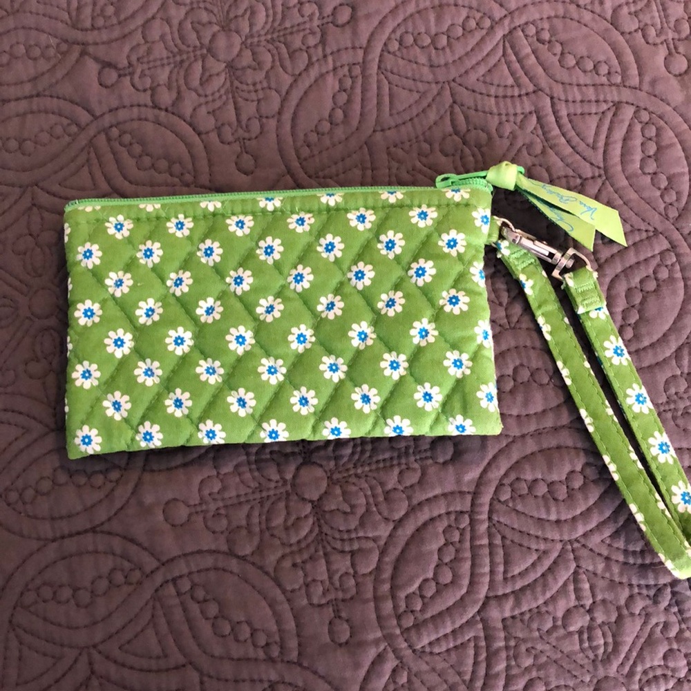 Vera Bradley green apple wristlet - Picture 2 of 4